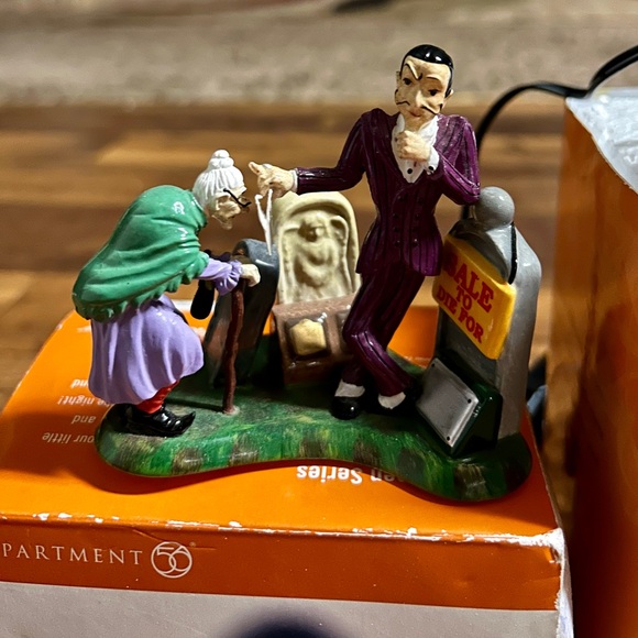 Dept 56 • Halloween • How About Our Lay-Away Plan? • Bone To Rock •Scarecrow Fun - Picture 5 of 16